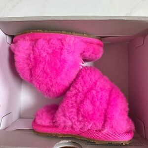 UGG Pink Fluffy Slippers 0/1 XS (0-6 month) New with box
